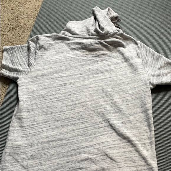 🖤Hollister short sleeve hoodie🖤 - Picture 5 of 6